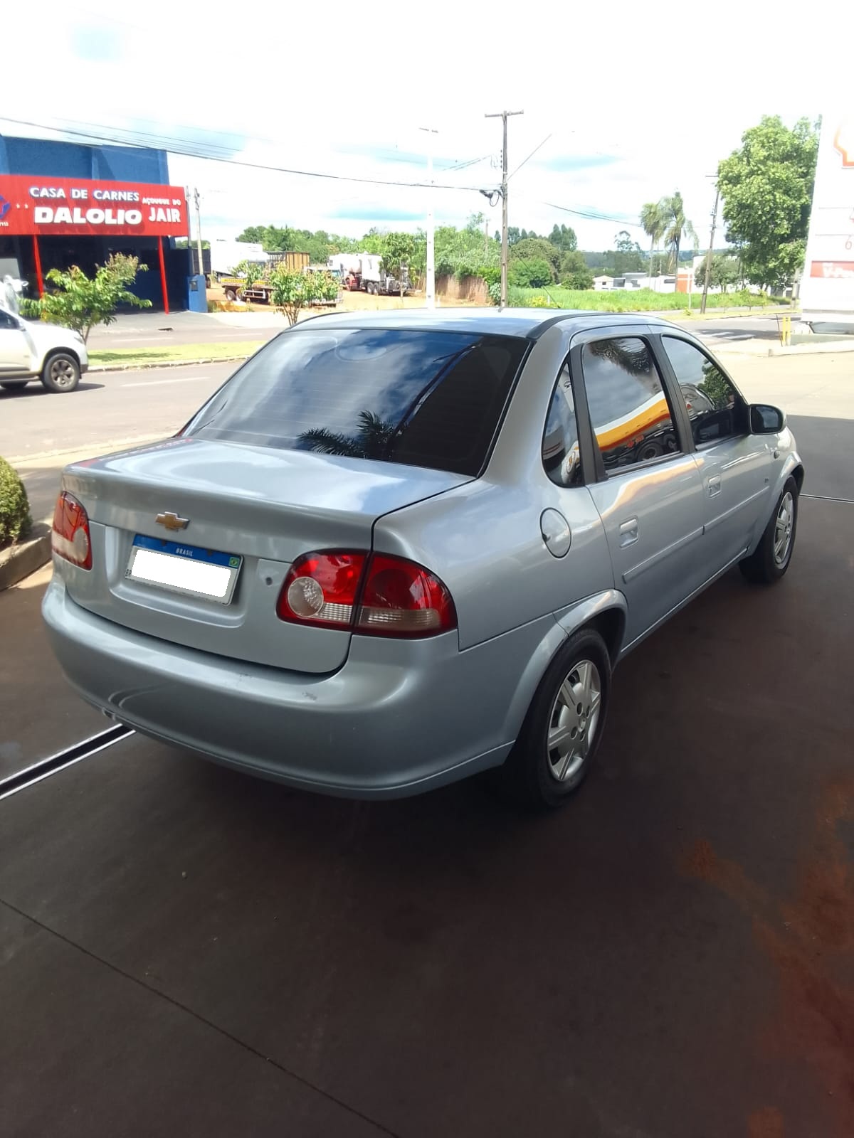 Frota de caminhões guincho da Feicar estacionada em pátio